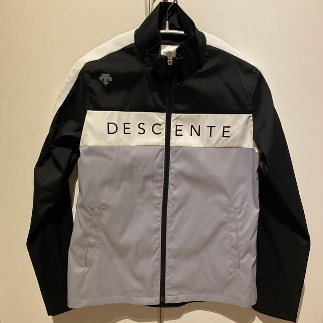 DESCENTE(デサント)のデサントウインドブレーカー美品 スポーツ/アウトドアのゴルフ(ウエア)の商品写真