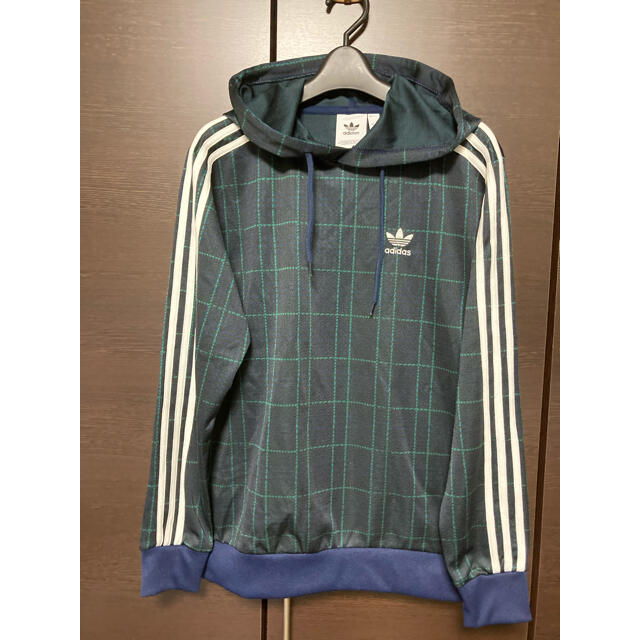 adidas パーカー