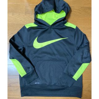 ナイキ(NIKE)の【美品】NIKE パーカー　裏起毛　140(ジャケット/上着)