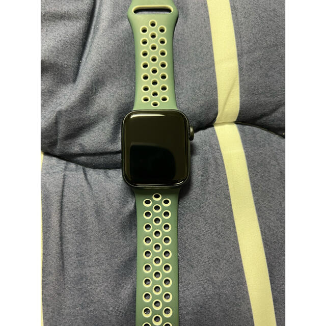 NIKE(ナイキ)のApple Watch SE NIKE 40mm スペースグレイ  メンズの時計(腕時計(デジタル))の商品写真