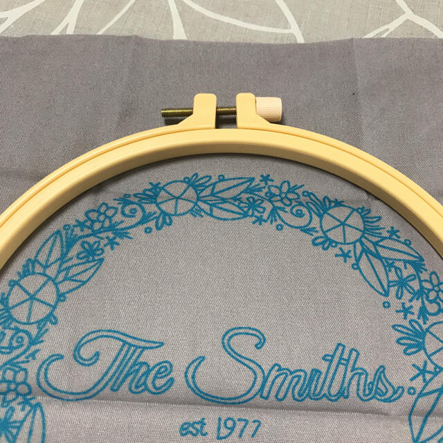 フランス刺繍キット【The Smiths】 ハンドメイドの素材/材料(生地/糸)の商品写真