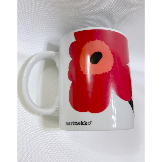 marimekko(マリメッコ)の❣️[廃盤品] マリメッコ　旧マグカップ　ウニッコ赤 キッズ/ベビー/マタニティの授乳/お食事用品(マグカップ)の商品写真