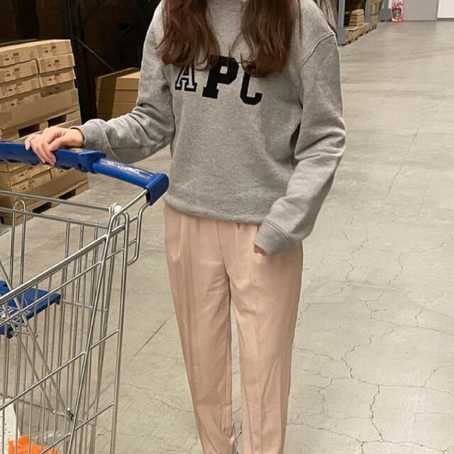 A.P.C(アーペーセー)のA.P.C ロゴスウェット　グレー レディースのトップス(トレーナー/スウェット)の商品写真