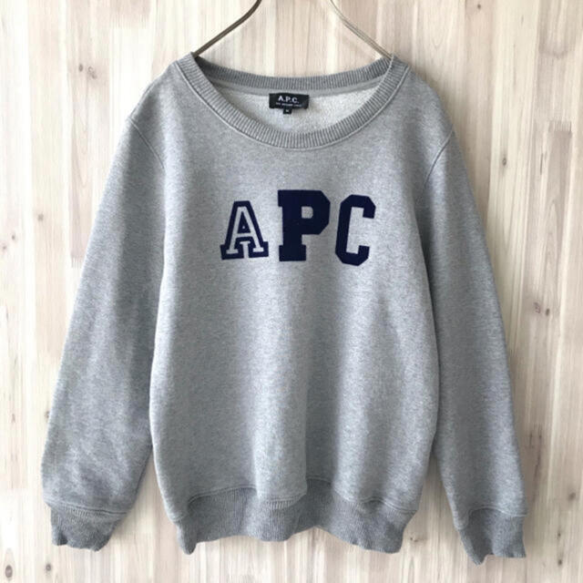 A.P.C(アーペーセー)のA.P.C ロゴスウェット　グレー レディースのトップス(トレーナー/スウェット)の商品写真