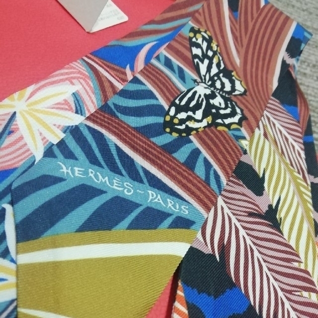 Hermes(エルメス)の人気カラー♡エルメス ツイリー ジャガーケツァール レディースのファッション小物(バンダナ/スカーフ)の商品写真