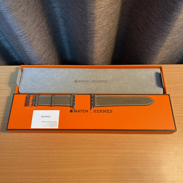 Hermes(エルメス)の超希少エトゥープ　HERMES Apple Watch レザーストラップ メンズの時計(レザーベルト)の商品写真