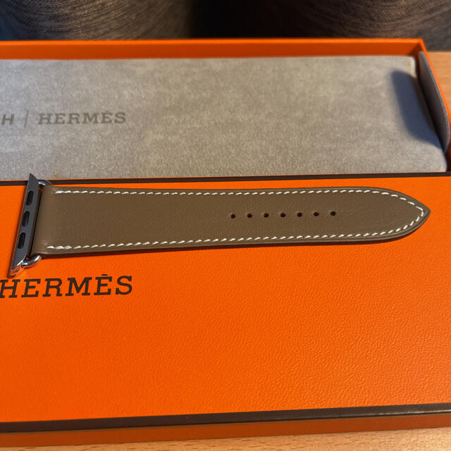 Hermes(エルメス)の超希少エトゥープ　HERMES Apple Watch レザーストラップ メンズの時計(レザーベルト)の商品写真