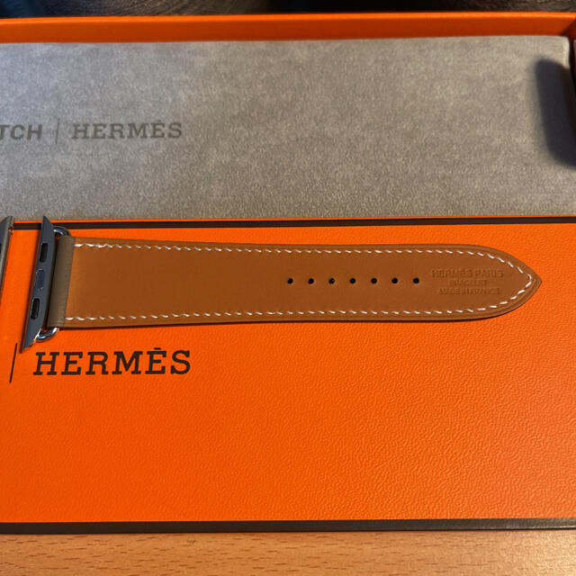 Hermes(エルメス)の超希少エトゥープ　HERMES Apple Watch レザーストラップ メンズの時計(レザーベルト)の商品写真