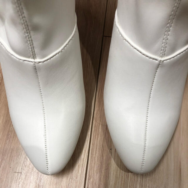mirror9 ホワイトショートブーツ レディースの靴/シューズ(ブーツ)の商品写真