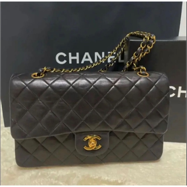 CHANEL(シャネル)のCHANELマトラッセ　クラシックバッグ　25cm レディースのバッグ(ショルダーバッグ)の商品写真