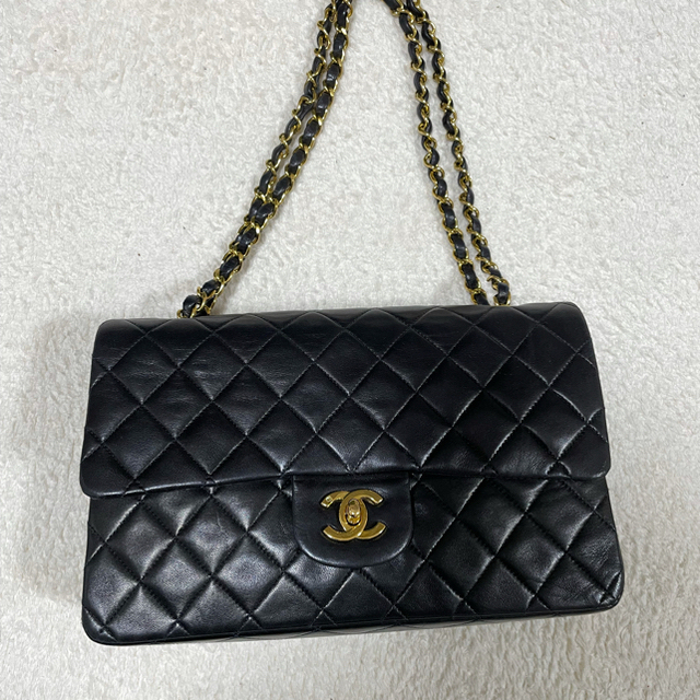 CHANEL(シャネル)のCHANELマトラッセ　クラシックバッグ　25cm レディースのバッグ(ショルダーバッグ)の商品写真