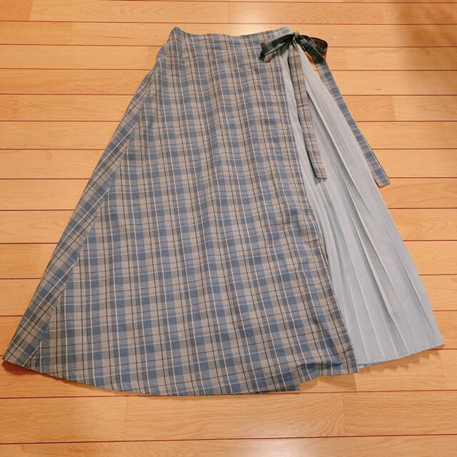 titivate(ティティベイト)の新品 配色 プリーツスカート Aライン バイカラー チェック 水色 サックス レディースのスカート(ロングスカート)の商品写真