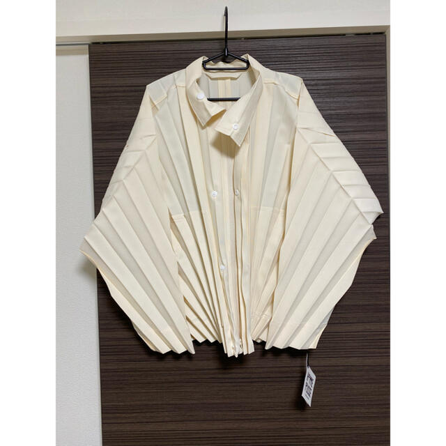 PLEATS PLEASE ISSEY MIYAKE(プリーツプリーズイッセイミヤケ)のHOMME PLISSÉ ISSEY MIYAKE EDGE COATLIGHT メンズのトップス(Tシャツ/カットソー(半袖/袖なし))の商品写真