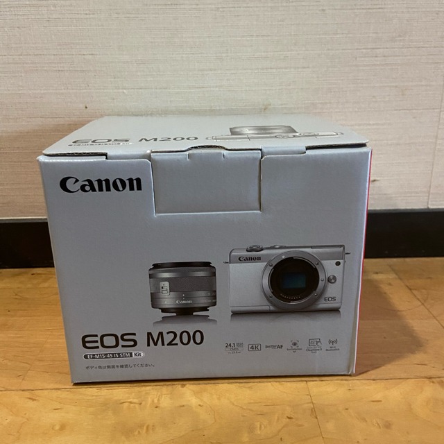 Canon - 新品　EOS M200 標準レンズ キヤノン　Canon カメラバック等おまけ付
