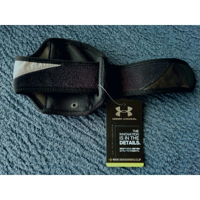 UNDER ARMOUR(アンダーアーマー)の定価2,300+税　新品　未使用★アンダーアーマー　ランナーズ　アームバンド スポーツ/アウトドアのランニング(その他)の商品写真