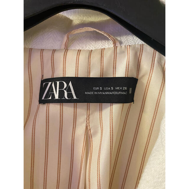 ZARA(ザラ)の新品ZARAラスティックコート オーバーサイズ ホワイトロングジャケット レディースのジャケット/アウター(ロングコート)の商品写真