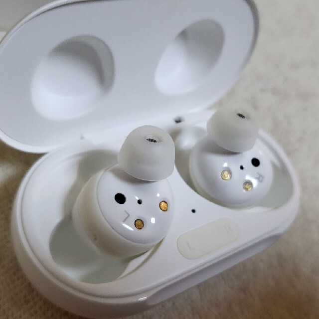 Galaxy(ギャラクシー)の【値下げしました】galaxy buds+ スマホ/家電/カメラのオーディオ機器(ヘッドフォン/イヤフォン)の商品写真