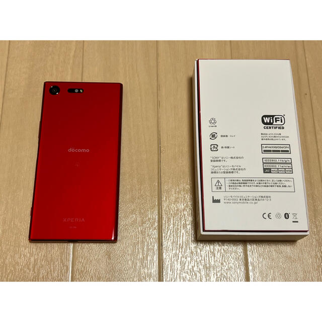 Xperia(エクスペリア)のdocomo Xperia XZ Premium SO-04J ROSSO スマホ/家電/カメラのスマートフォン/携帯電話(スマートフォン本体)の商品写真