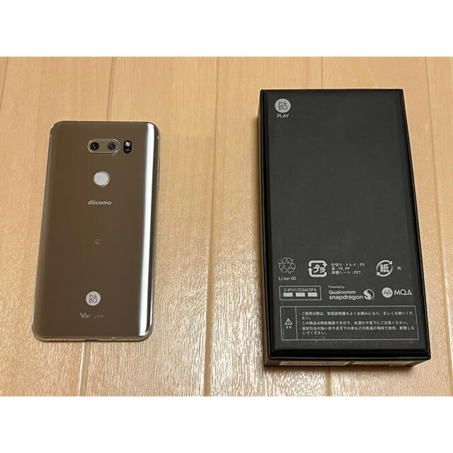 LG Electronics(エルジーエレクトロニクス)のdocomo LG V30+ L-01K Cloud Silver スマホ/家電/カメラのスマートフォン/携帯電話(スマートフォン本体)の商品写真