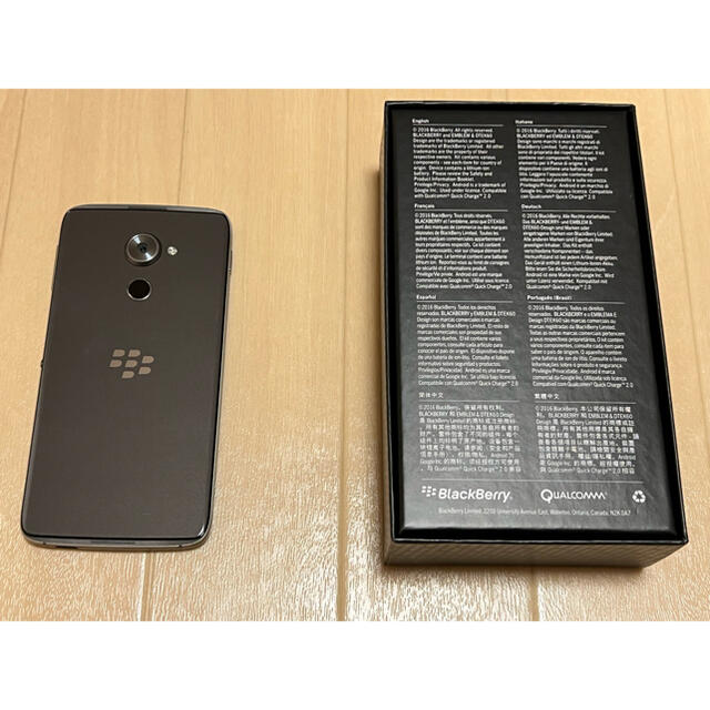 BlackBerry(ブラックベリー)のBlackberry DTEK60 BBA100-2 Earth Silver スマホ/家電/カメラのスマートフォン/携帯電話(スマートフォン本体)の商品写真