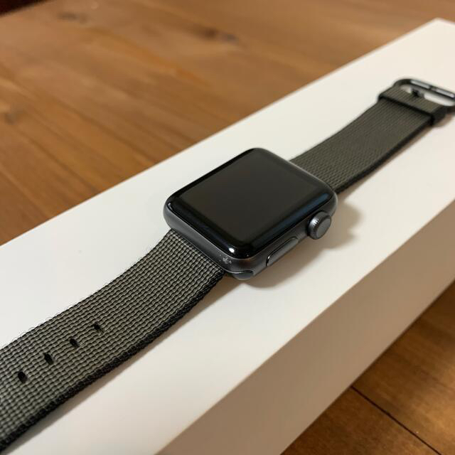 Apple(アップル)のApple Watch Series 2 38mm グレー　アップルウォッチ メンズの時計(腕時計(デジタル))の商品写真