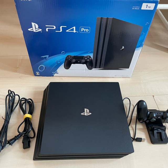 SONY(ソニー)の２万円相当のcrucial 2TB SSD 装換済！　中古PS4 pro エンタメ/ホビーのゲームソフト/ゲーム機本体(家庭用ゲーム機本体)の商品写真