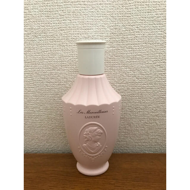 Les Merveilleuses LADUREE(レメルヴェイユーズラデュレ)の【ボトルのみ・中身なし】ラデュレのボディウォッシュのボトル コスメ/美容のメイク道具/ケアグッズ(ボトル・ケース・携帯小物)の商品写真