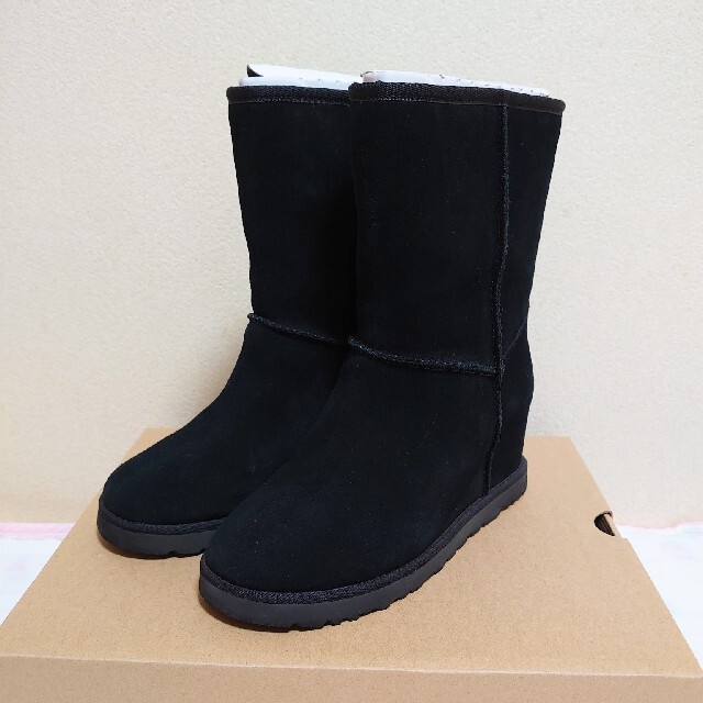 UGG(アグ)の【美品】アグ UGG クラシック  ショート ブーツ 黒 23cmインヒール♡ レディースの靴/シューズ(ブーツ)の商品写真