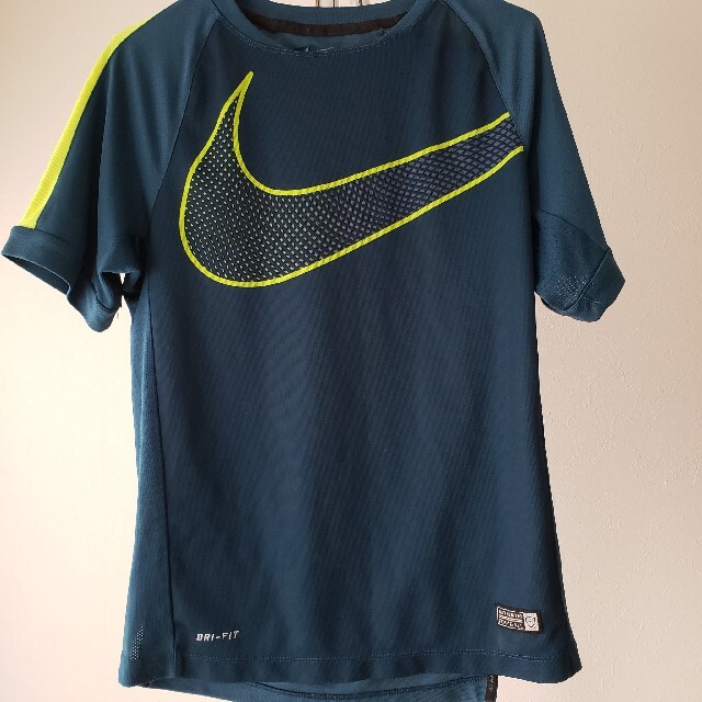 NIKE(ナイキ)のNIKE　プラシャツ　Mサイズ／子供用 スポーツ/アウトドアのサッカー/フットサル(ウェア)の商品写真