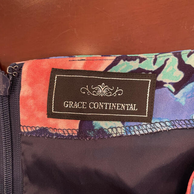 GRACE CONTINENTAL(グレースコンチネンタル)の花柄スカート レディースのスカート(ひざ丈スカート)の商品写真