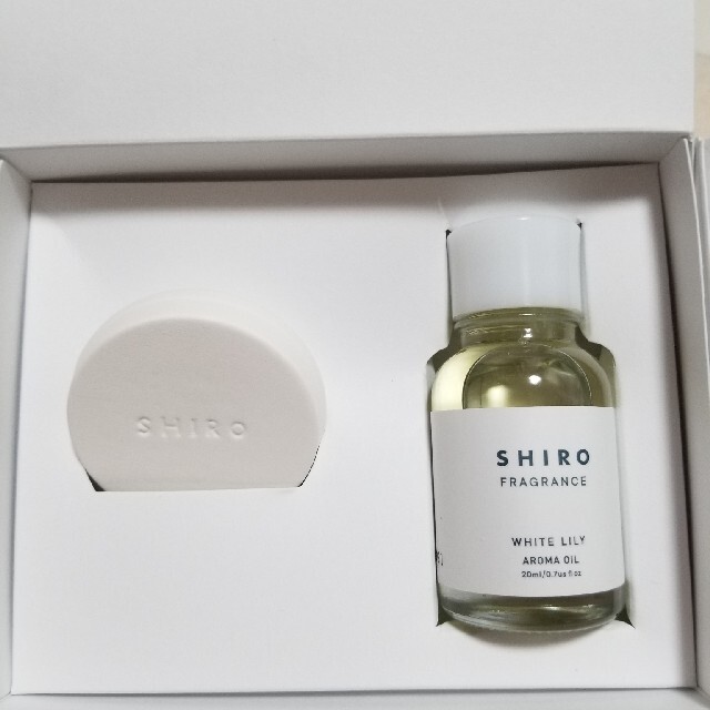 shiro(シロ)の【新品未使用】SHIROアロマオイル&ストーンホワイトリリー コスメ/美容のリラクゼーション(アロマオイル)の商品写真