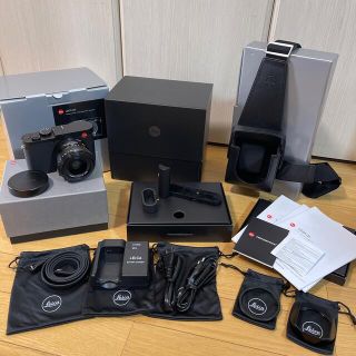 ライカ(LEICA)のクーポン中値下げ　Leica Q2 美品　ライカ整備済み純正アクセサリー3点付属(コンパクトデジタルカメラ)