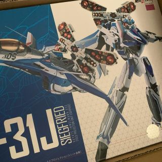 BANDAI - DX超合金 劇場版VF-31Jジークフリード ハヤテ・インメルマン