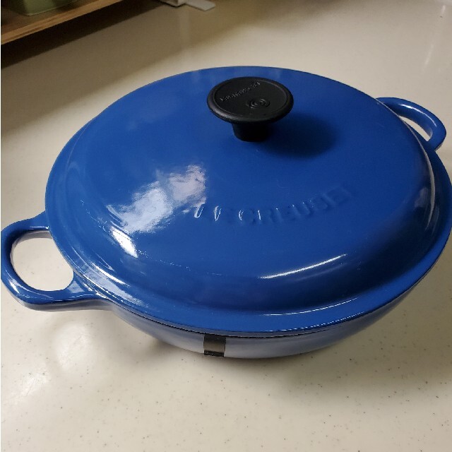 LE CREUSET(ルクルーゼ)のル・クルーゼビュッフェキャセロール（22cm） インテリア/住まい/日用品のキッチン/食器(鍋/フライパン)の商品写真