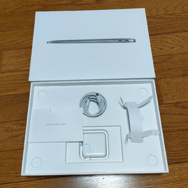 Apple(アップル)の【中古】APPLE MacBook Air MGN63J/A　256GB スマホ/家電/カメラのPC/タブレット(ノートPC)の商品写真