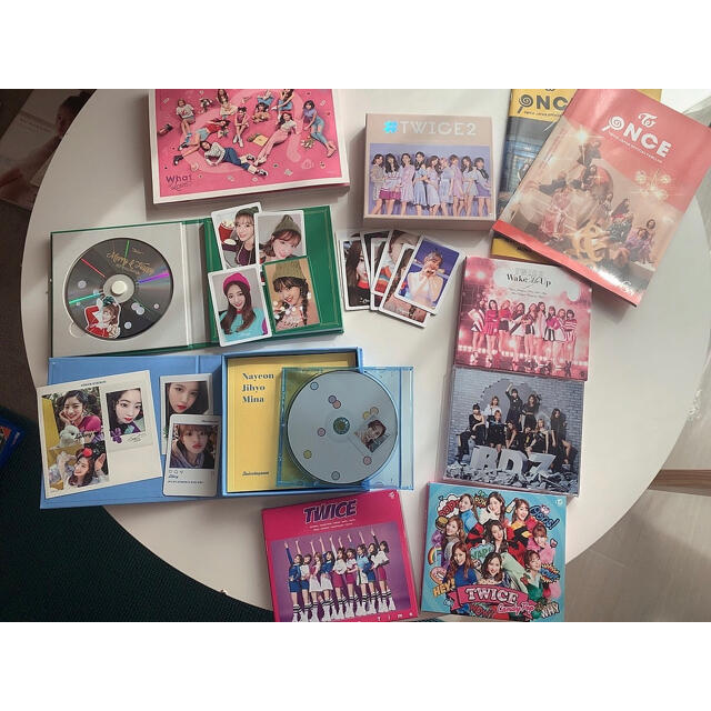 TWICEのCDと写真などメリハピありません🙇‍♂️ エンタメ/ホビーのCD(K-POP/アジア)の商品写真