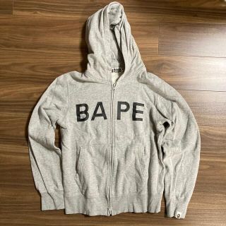 アベイシングエイプ(A BATHING APE)のAPE(パーカー)