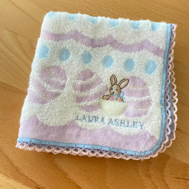 LAURA ASHLEY(ローラアシュレイ)の＊ローラアシュレイ　ハンカチタオル＊ レディースのファッション小物(ハンカチ)の商品写真