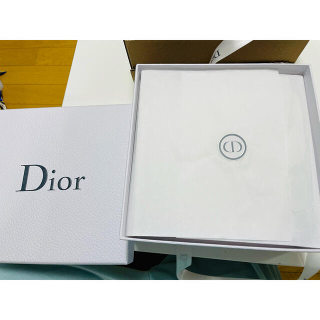 Dior(ディオール)のDIORギフトラッピングbox インテリア/住まい/日用品のオフィス用品(ラッピング/包装)の商品写真