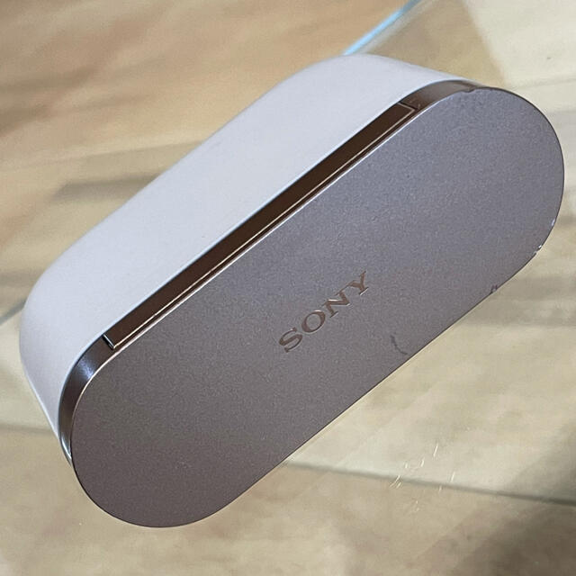 SONY(ソニー)のSONY WF-1000XM3 プラチナシルバー 充電ケースのみ スマホ/家電/カメラのオーディオ機器(ヘッドフォン/イヤフォン)の商品写真