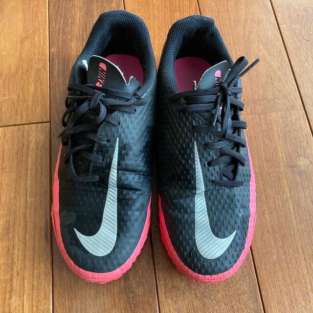 NIKE(ナイキ)のNIKE トレーニングシューズ キッズ/ベビー/マタニティのキッズ靴/シューズ(15cm~)(スニーカー)の商品写真