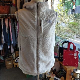 ザノースフェイス(THE NORTH FACE)のTHE NORTH FACE ベスト　L 美品(ベスト/ジレ)