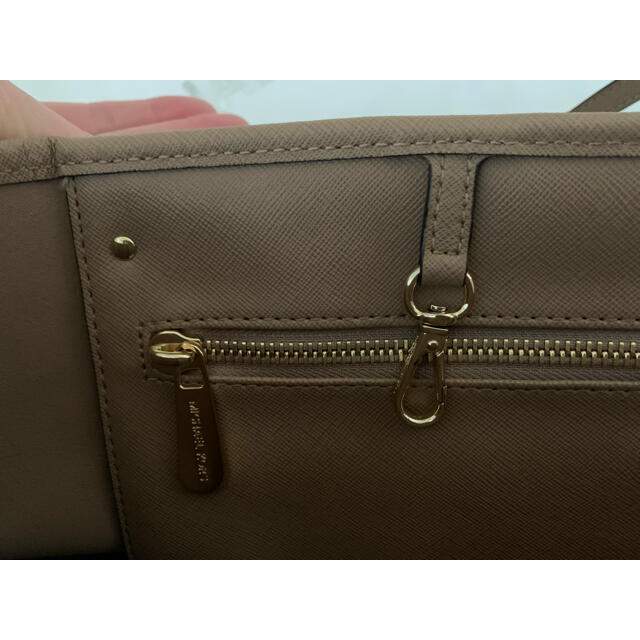 Michael Kors(マイケルコース)の【レア！超美品】MICHAELKORS ハンドバッグ ベージュ 百貨店購入 レディースのバッグ(ハンドバッグ)の商品写真