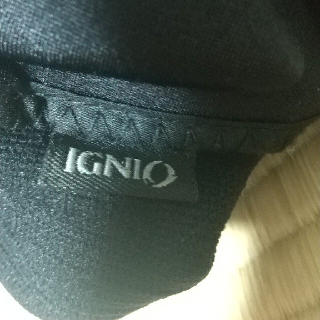 IGNIO 膝プロテクター 膝パッド  M/Lサイズ ブラック スキー スノボ スポーツ/アウトドアのスノーボード(ウエア/装備)の商品写真