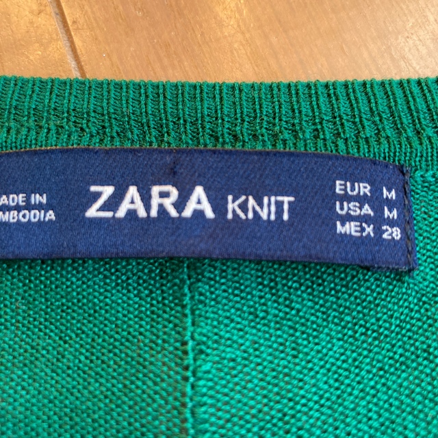 ZARA(ザラ)の専用　　　未使用　　ZARA グリーンニット　 レディースのトップス(ニット/セーター)の商品写真