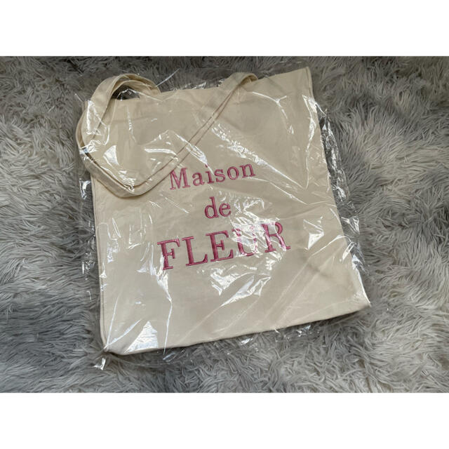 Maison de FLEUR(メゾンドフルール)のMaison de FLEUR メゾンドフルール ブランドロゴ刺繍トートバッグ レディースのバッグ(トートバッグ)の商品写真