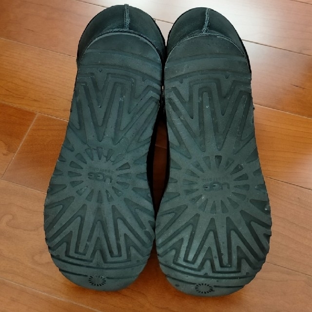 UGG(アグ)のUGG ムートンブーツ 黒 ミドル丈 24cm レディースの靴/シューズ(ブーツ)の商品写真