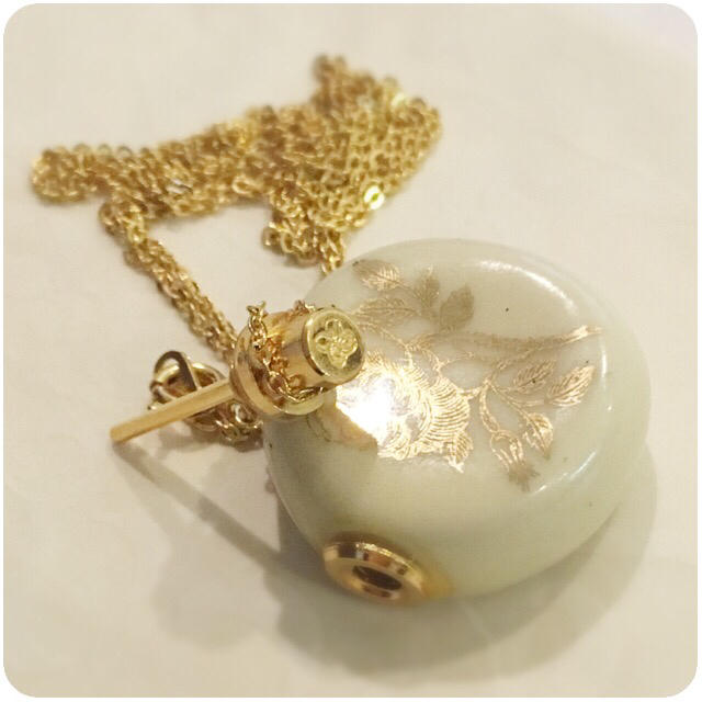 ✔️Vintage rose perfume bottle pendant レディースのアクセサリー(ネックレス)の商品写真