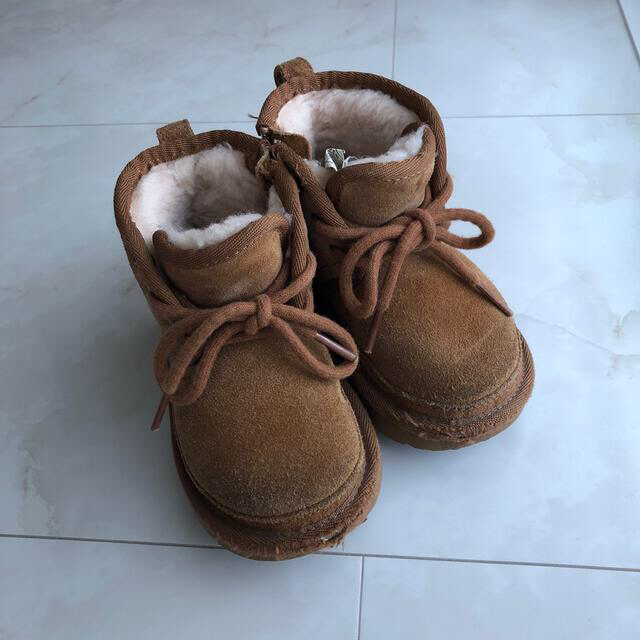 UGG(アグ)のUGG キッズブーツ　14.5 キッズ/ベビー/マタニティのキッズ靴/シューズ(15cm~)(ブーツ)の商品写真