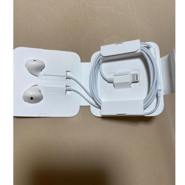 Apple(アップル)のiPhone 純正イヤホン スマホ/家電/カメラのオーディオ機器(ヘッドフォン/イヤフォン)の商品写真